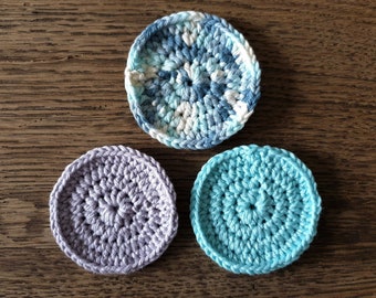 set of 3 make-up remover pads in blue colors