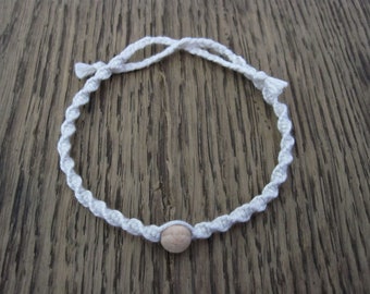 macramee bracelet with wooden bead in off-white