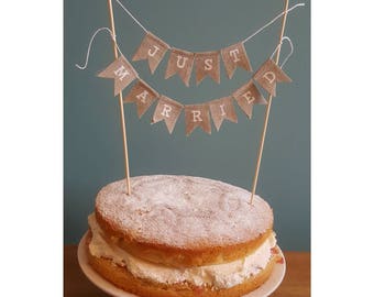 Hessian cake topper bunting 'JUST MARRIED' Simple and sweet wedding cake decoration.