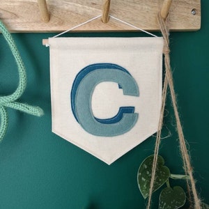 Bannière initiale, initiale personnalisée, tenture murale de A à Z, lettres d'art, lettre simple, tenture murale en tissu avec lettre personnalisée, décoration de salle de jeux pour enfants.