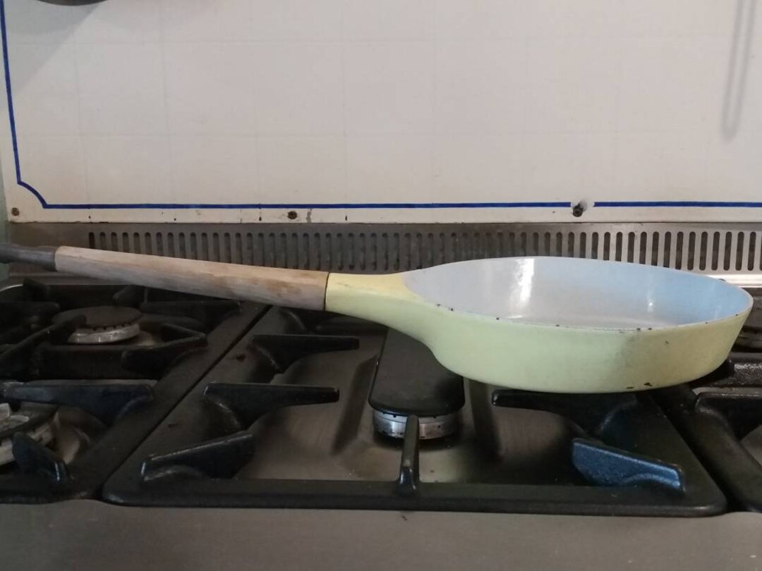Plat à gratin Le Creuset vintage - Fonte émaillée orange Raymond Loewy taille 35 - France
