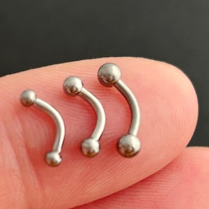 1 PC • Sehr kleine GRÖSSE ‣ 16g 5 mm 6 mm • Implant Grade Titan • Augenbrauen Ring • Gebogenen Barbells • Lippenring • Vertikaler Labret Schmuck