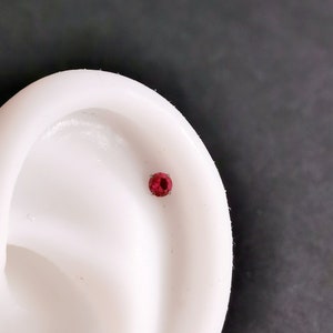 1 pc  18g 16g  - Implant Grade Titanium - Internally Threaded Labret Stud - Tragus Stud