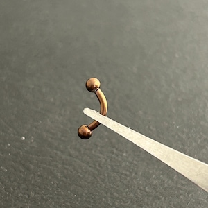 1 PC • Extra Kleine GRÖSSE ‣ 16g 5 mm 6 mm • Implant Grade Titan • Augenbrauen Ring • Gebogenen Barbells • Lippenring • Vertikaler Labret Schmuck