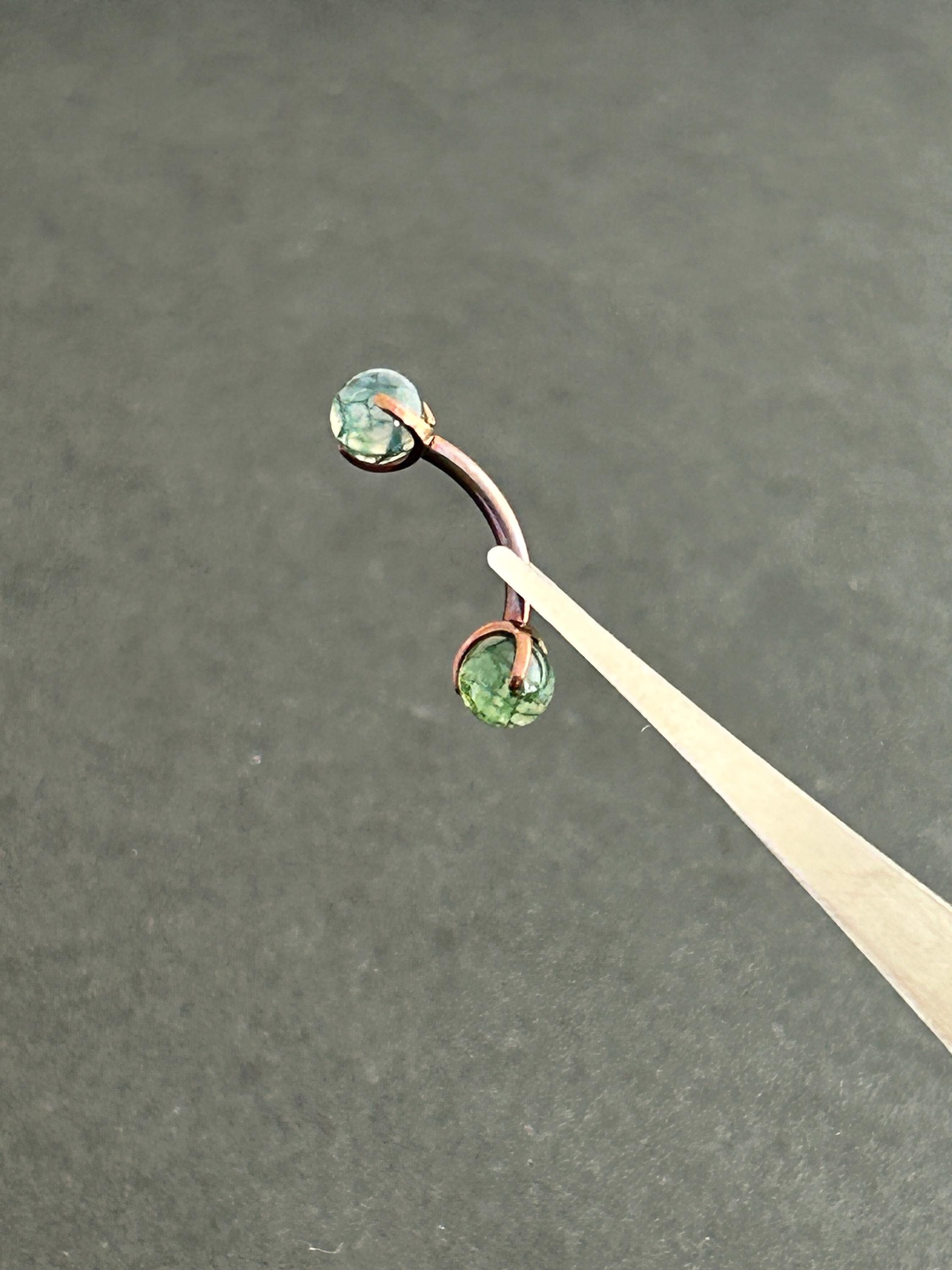 Titanium Moss Agate Vertical Lip Ring - Internally Threaded (14g/16g/18g)