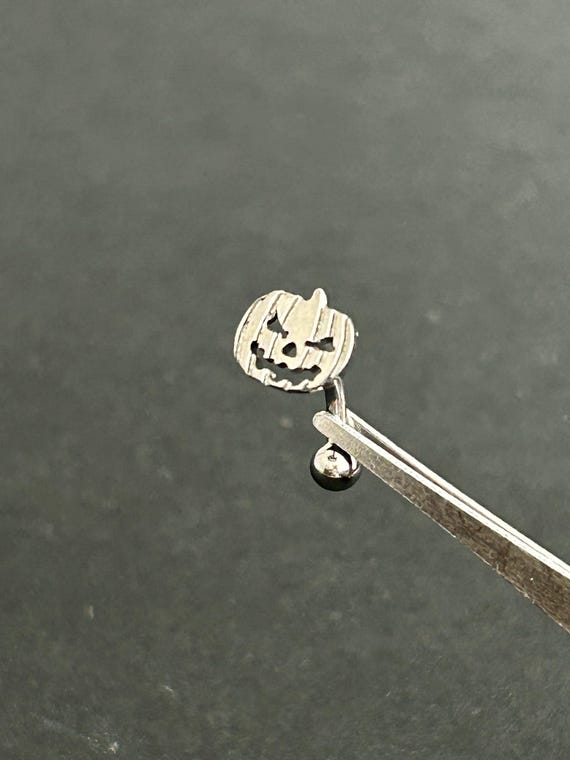 1 PC ‣ 16g Threadedless  ‣ Holloween Earring  • Implant Grade Titanium • Eyebrow Ring • Curved Barbells • Lip Ring • Rook
