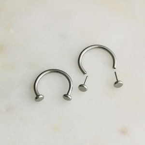 1 PC-16g ‣ Implant Grand Titanium • Push In Pin Horseshoe • Threadless Pin