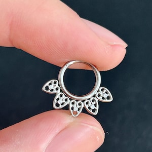 1 PC-16g 8mm - Implant Grade Titanium - Flower Septum Clicker - Septum Clicker Daith Clicker