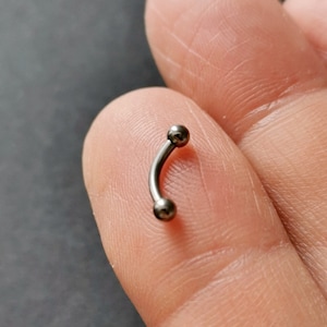 1 PC - Petite boule -16 g - Barre 6 8 10 mm - Titane de qualité implant - Anneau pour sourcils - Barres incurvées - Anneau pour les lèvres