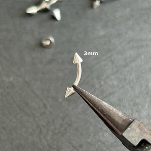 1 PC - 16g Bar 6 to 12 mm - Implant Grade Titanium -Internally Threaded - Spike Piercing Vertical Barbell - Rook Lip