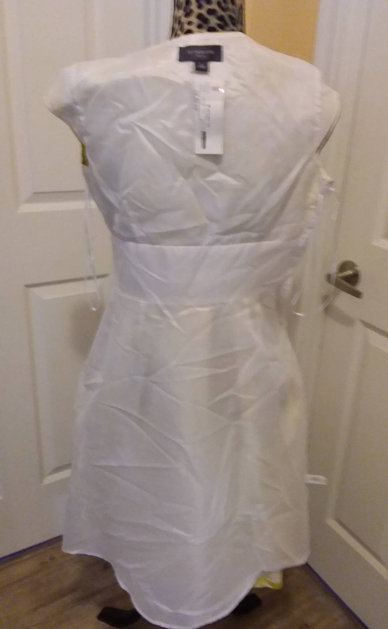 Adorable never used Vintage Liz Claiborne Dress Size 6 in Yellow and White Flower Print.
