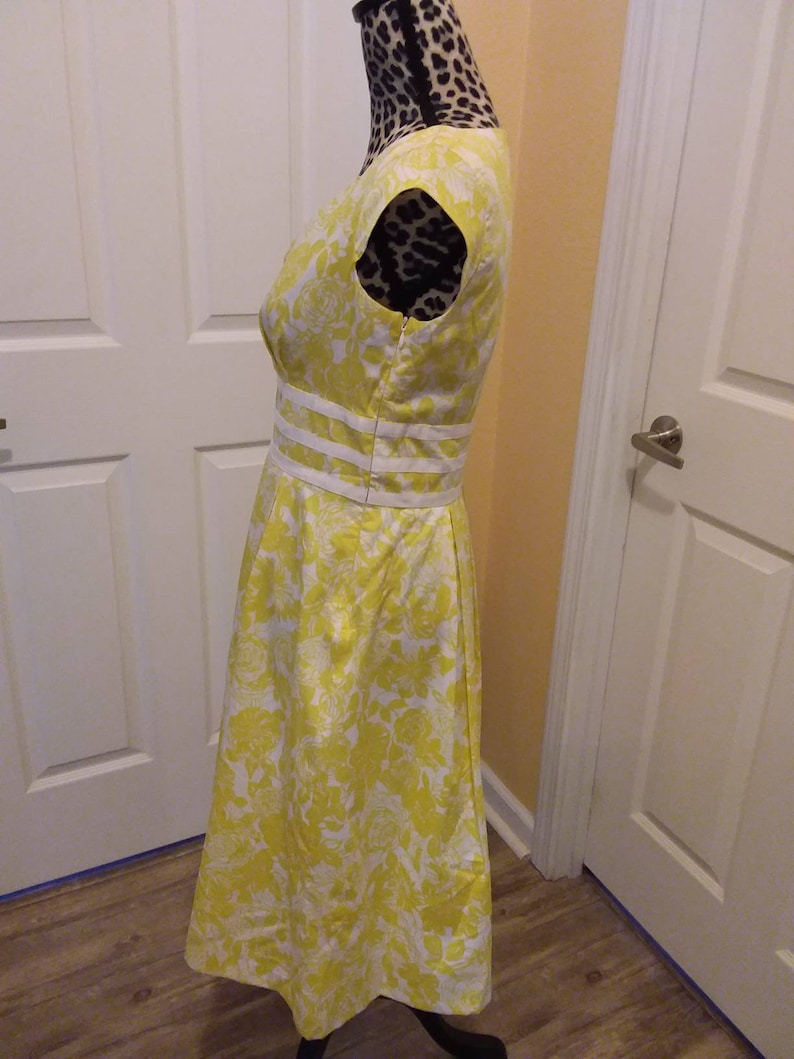 Adorable never used Vintage Liz Claiborne Dress Size 6 in Yellow and White Flower Print.