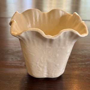 Vintage Shawnee Pottery ivory planter 2309  vase, ruffled edge, USA pottery