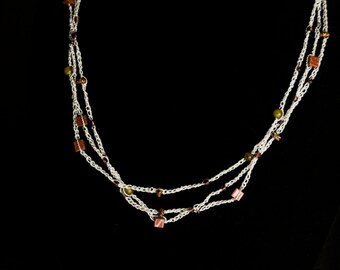 Collier à 3 brins (crème, marron, violet et vert)