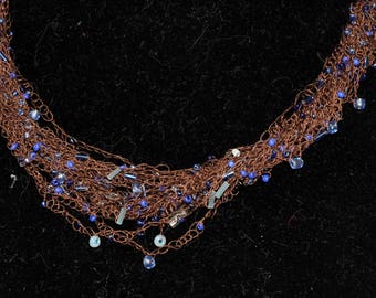 Collier Multi-Strand Brown avec perles bleues