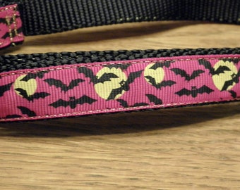 Collier de chauve-souris rose