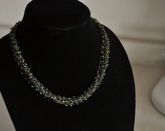 Collier multi-brins marron avec perles vertes