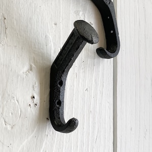 Railroad tie hooks shop