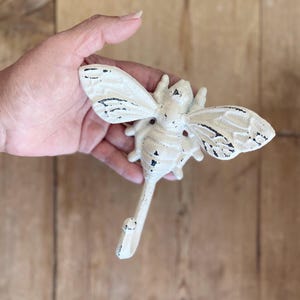 Bee Wall Hook, Bee Wall Decor, Metal Wall Decor, Bee Wall Hanging, Iron Hooks. Key Hook