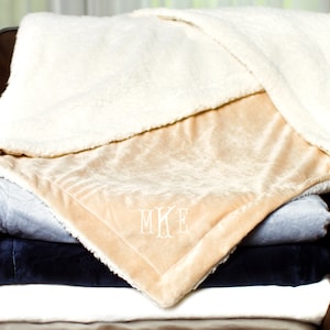 Sherpa Blanket for Bedroom Natural Hair Styling Art Fleece Blanket Pride Natural Black Short Hair Women Fleece Blanket Gift for Family Minky Fleece Sherpa Blanket for Bedroom Natural Hair Styling Art Fleece Blanket Pride Natural Black Short Hair Women Fleece Blanket Gift for Family Minky Fleece