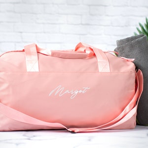  Zerodeko 1pc Messenger Bag Gym Bag Pink Nylon Crossbody Pink  Travel Bag Dance Duffle Bag Fitness Duffle Bag Large Crossbody Bag Outdoor  Fitness Pouch Large Capacity Bag Cloth Storage Bag