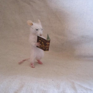 Mouse reader in felted wool with felted needle to needle realistic animal sculptures realistic toy figurine