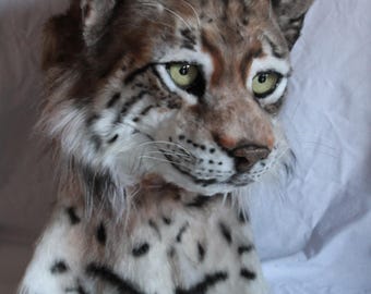 Lynx fursuit mask. Realistic fur costume. Lynx fursuit head. Halloween cosplay mask, fur head