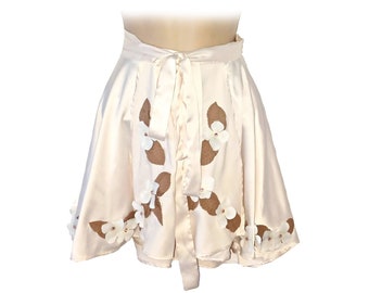 Disfraz de falda cruzada con flores inspirado en Selena