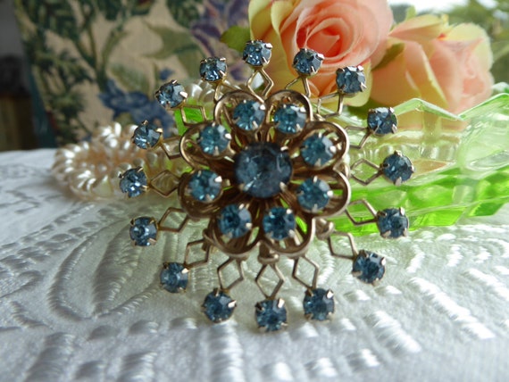 Blue Crystal Brooch, Vintage Rhinestone Brooch, F… - image 4