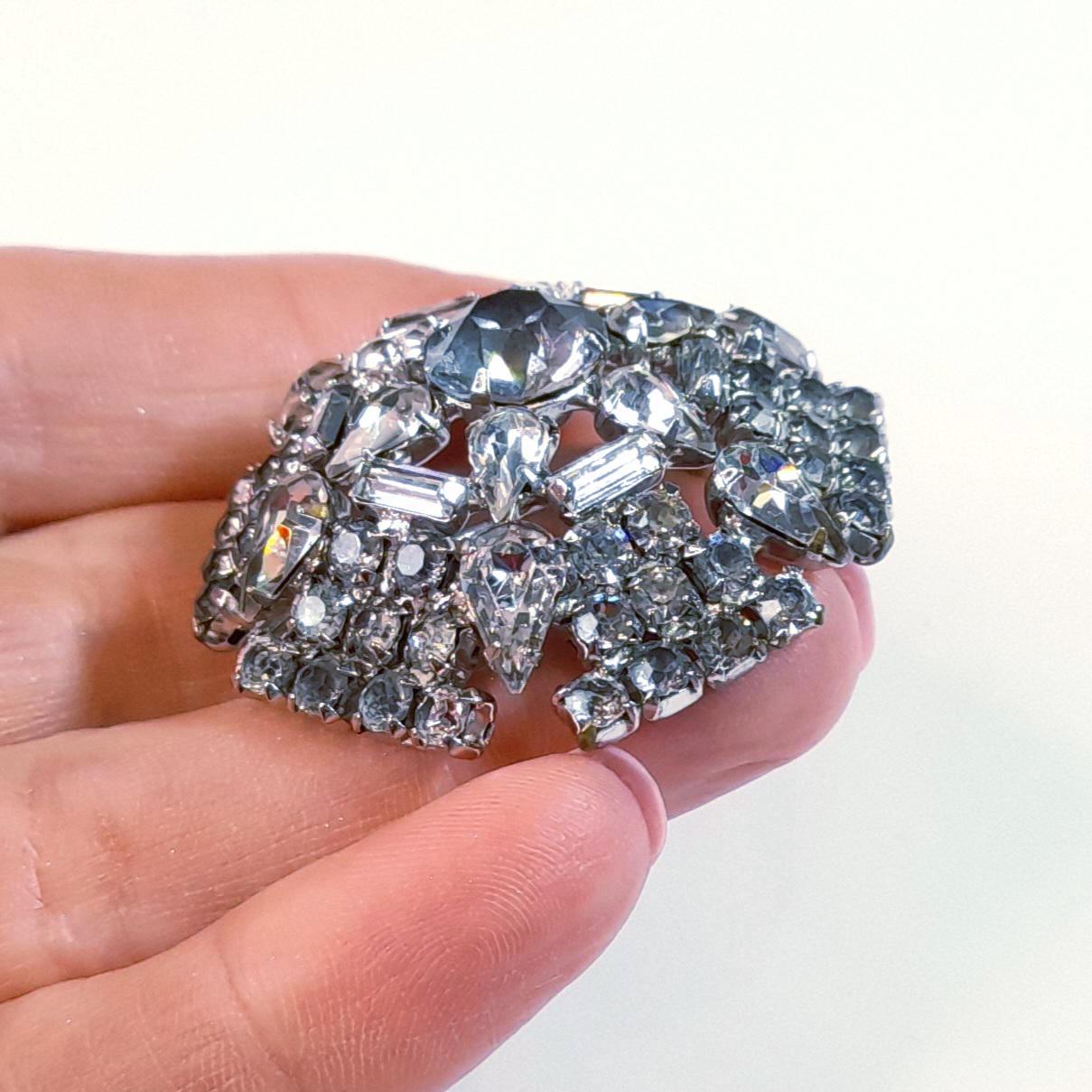 Broche Ancienne En Forme De Dôme Avec Strass - Monture Argentée - Occasion, Bon état