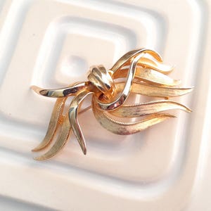 Vintage Modernist Brooch Abstract Lapel Pin 1970s Brutalist Gold Tone Jewellery Preloved Birthday Gifts for Her Wedding Jewellery