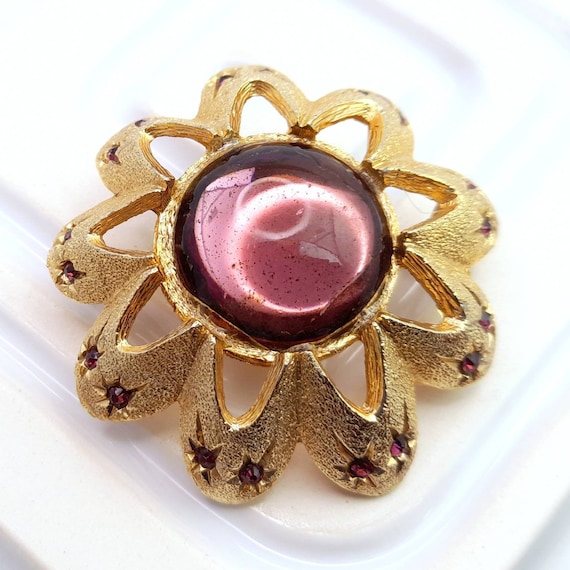Vintage Flower Starburst Brooch Pink Gems With Gold Color Tone
