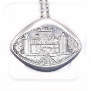 Colgante escocés vintage Inverary de peltre, joyería de CEARD, collar modernista, regalo para mujer.