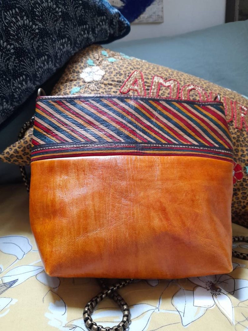 Small leather showlder tuareg bag