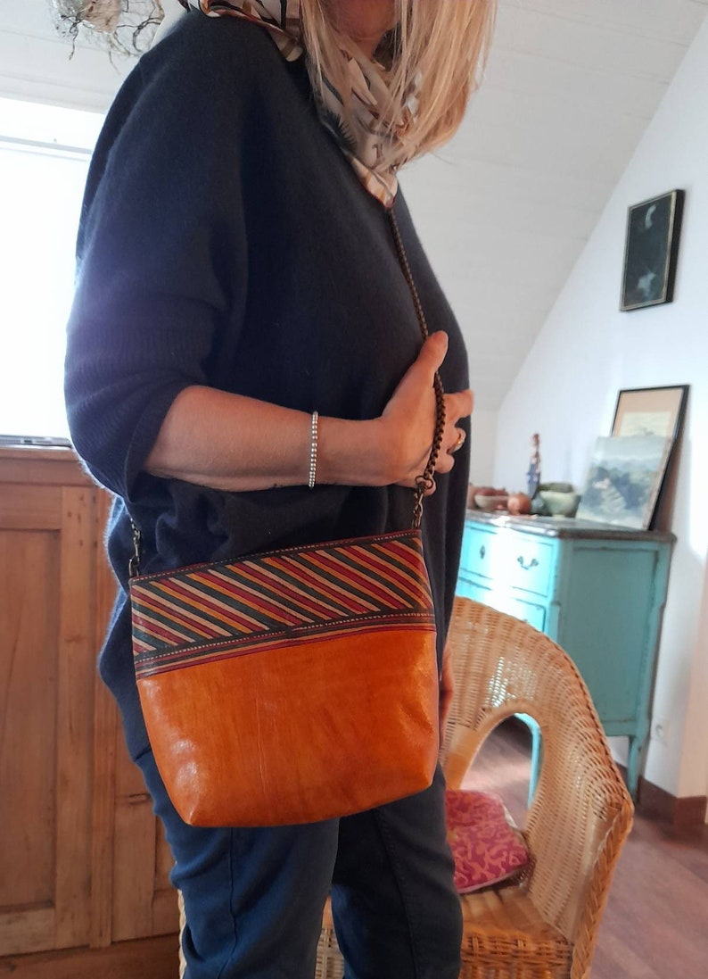 Small leather showlder tuareg bag