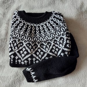 Unisex wool sweater Nordic knit pullover Hand-knitted wool Icelandic sweater Hand-made soft and fuzzy heart sweater