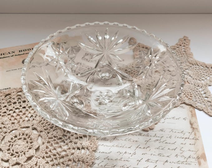 Vintage Anchor Hocking Early American Prescut Clear Glass 3-footed Bowl
