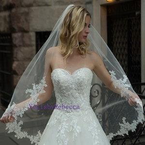 Rochefort Fingertip Veil  Bow wedding dress, Fingertip veil, Strapless  wedding dress hair