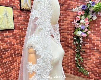 1 layer Wide Corded Alencon Lace Wedding Veil V686: Ivory Royal Length Mantilla