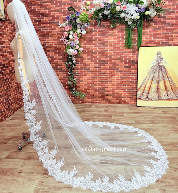 1-tier lace bridal veil Mantilla Floral Lace Bridal Veil: One Tier Wedding Veil With  main image 3