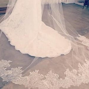 1 tier cathedral veil ,ivory chapel lace veil,Chantilly lace cathedral veil,long lace bottom veil, soft tulle chantilly lace veil V612