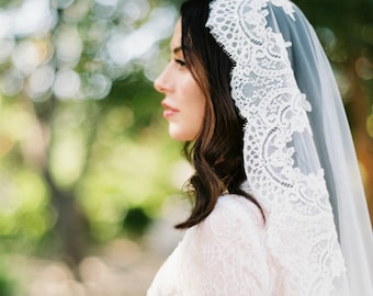 1 tier Chantilly Lace 1st Communion Spanish Mantilla Wedding Veil, Mantilla cathedral bridal veil V660