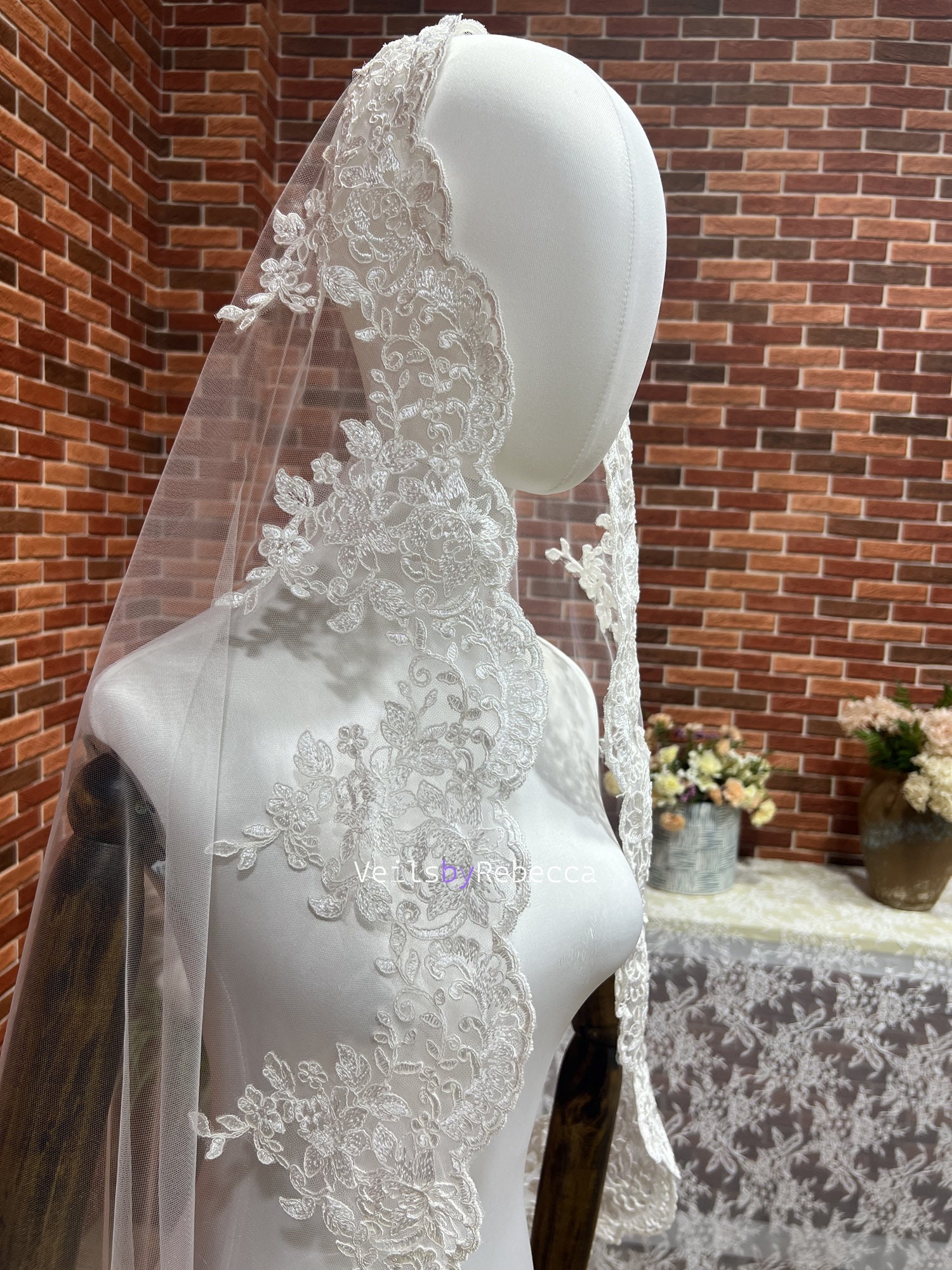 【C15261】VEIL 1.5 LESSON 01 C15261】VEIL 1.5 LESSON 01 Single Tier All Over Lace Floral
