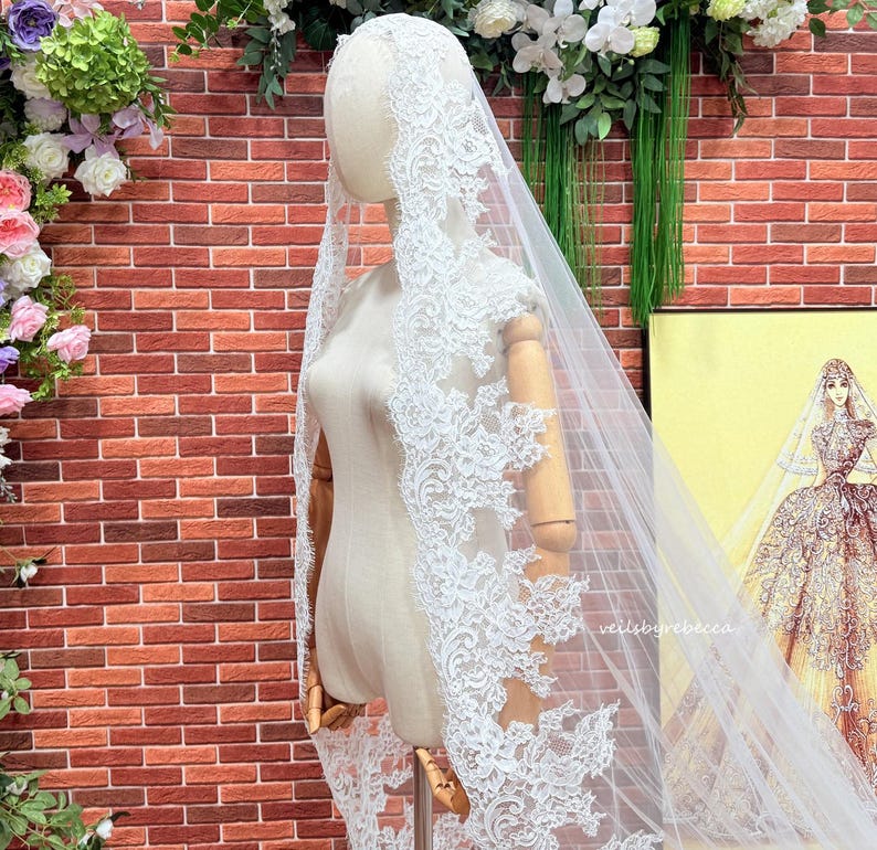 Wide Corded Alencon Lace Mantilla Wedding Veil,Cathedral Spanish Mantilla Wedding Veil, Wide lace Wedding veil,catholic lace veil V688