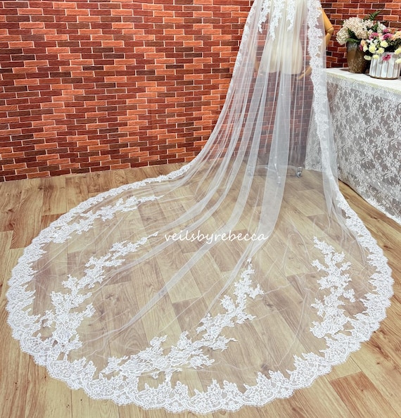 1 Tier Chantilly Lace Cathedral Wedding Veil V680H: Soft  display picture 1