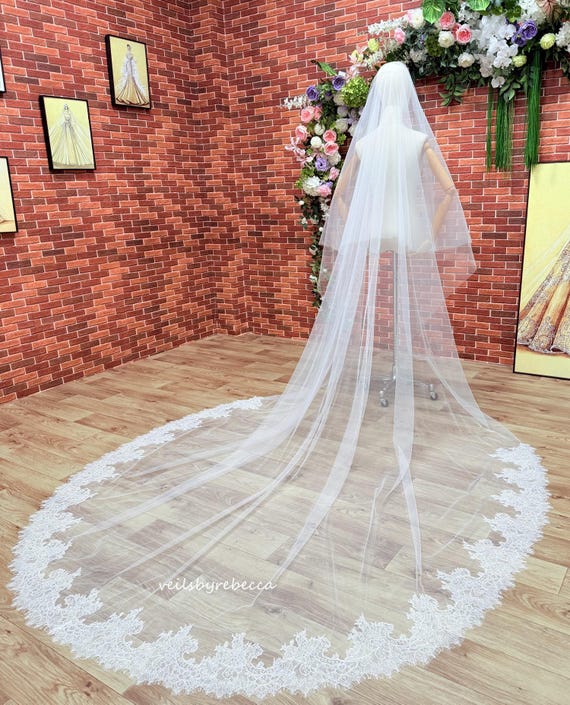 Cathedral Wedding Veil V612C: French Chantilly Lace, Soft  display picture 1