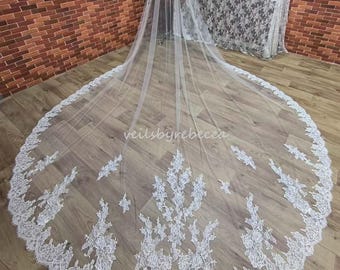 1 tier Chantilly Lace Mantilla Wedding Veil V680F: Soft Tulle, Scattered Appliques