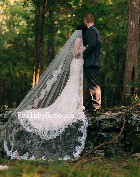 Sparking Crystal Beaded Lace Cathedral Wedding Veil - Ivory  display picture 2