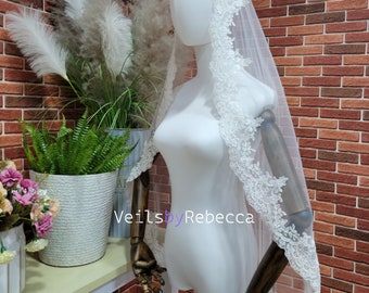 Single layer Embroidery Lace Fingertip Wedding Veil S475: Scalloped Edge, Ivory Mantilla