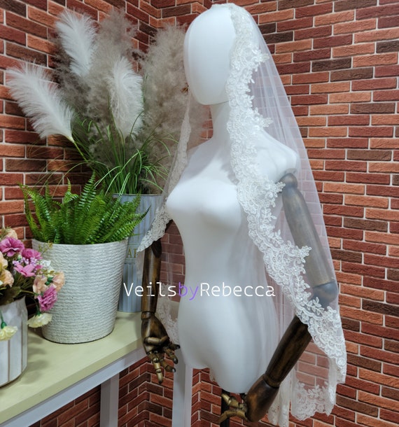 Single Layer Embroidery Lace Fingertip Wedding Veil S475  display picture 1